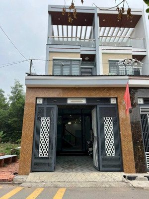 bán nhà mặt phố 1 trệt 1 lầu đường nguyễn văn thành, 2tỷ350, 90m2, thủ dầu một, bình dương