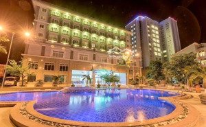 cho thuê phòng khách sạn gần biển giá rẻ, có bãi xe ô tô, gần trần phú