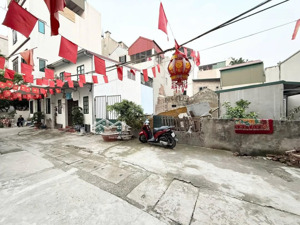 bán đất tổ 8 yên nghĩa,đường trước nhà rộng thênh thang,ô tô đỗ cửa,vào nhà,đi bộ ra chợ,trường học