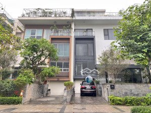 bán biệt thự khu q ciputra - view sân golf - 400m2 x 5t thang máy, có hầm - nhà đẹp - giá: 140 tỷ