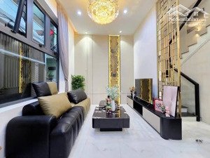 cần bán nhà đường phan châu trinh vị trí đẹp, giá rẻ.