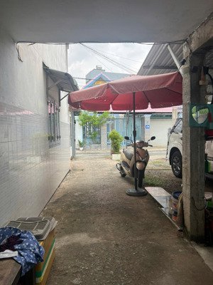 dãy trọ 10 phòng của bình nhâm 88, diện tích 9,5 x 60 = 594m, 370m odt giá 13 tỷ 990