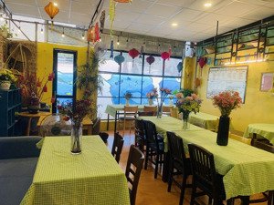 cho thuê quán ăn cafe, nội thất đầy đủ bàn ghế bếp set up sẵn chỉ vào kinh doanh, nằm ngay tt chợ
