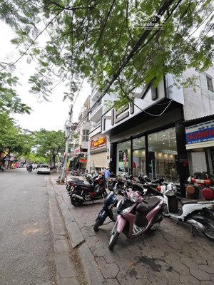cho thuê nhà mặt tiền 8.2m phố lê lợi, vỉa hè để xe rộng. mặt tiền thoáng dễ nhận diện