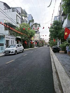 bán nhà mặt tiền 68m2 , ô tô ngủ trong nhà, ngay khu kinh doanh sầm uất, gần nguyễn thị thập q7