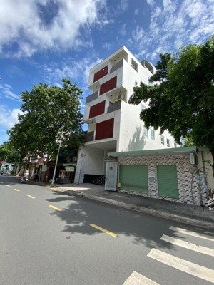 tòa nhà cho thuê mt nguyễn trọng tuyển. dt: 8x20m. 1 hầm 5 tầng nổi. sàn suốt.. giá 80tr/ tháng.