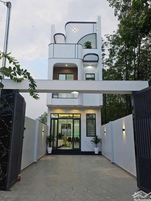 bán nhà 1 trệt 2 lầu mặt tiền đường dx 082, định hoà; gần bệnh viện 1500 giường; full nội thất