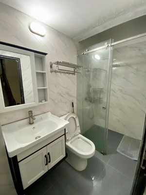 cho thuê nhà nguyên căn 40m2 x 3 tầng, 1 tum, mặt tiền 5m,sát ngã tư sở, đối diện royal city