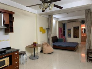cần cho thuê căn tầng 4 nhà số 10 hàng chuối, 45m, full đồ. giá thuê 6 tr/ tháng. lh kiều thuý 0949