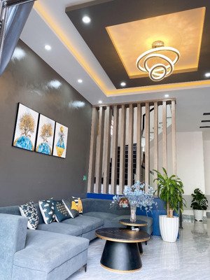 cho thuê nhà riêng tại phố nguyễn chí thanh dt 40m x 5t mỗi tầng 1 phòng khép kín full đồ giá 18tr