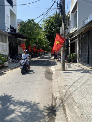 bán đất tặng nhà c4 kiên cố! nằm sau lưng đại học kinh tế khu phố tây sầm uất