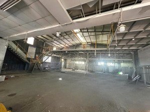 cần sang hoặc cho thuê 600m2 mặt bằng xưởng, mặt tiền lớn đường 30/4 tp. vũng tàu, có 250m2 sàn gác