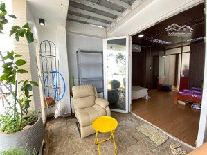 chính chủ cho thuê phòng có ban công rộng, ngay siêu thị aeon - nhà có thang máy