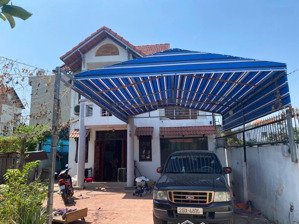 cho thuê nhà p thạnh lộc ngay ngã tư ga quận 12 dt 400m2 . 4 phòng ngủ 2 tolet
