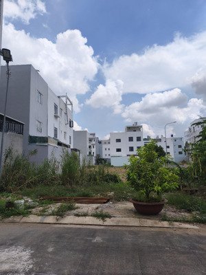 bán nên biệt thự 216 m khu đô thị năm sao. phước lý cần giuộc long an.