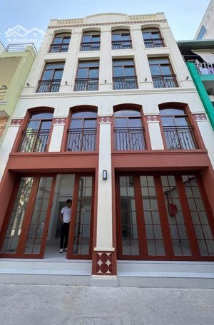 cho thuê phòng trọ cao cấp full nội thất mới 100% ngay đh sài gòn, ueh quận 5 thang máy ban công
