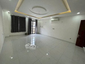 cho thuê vp có ban công rộng rãi, sạch sẽ ở cityland