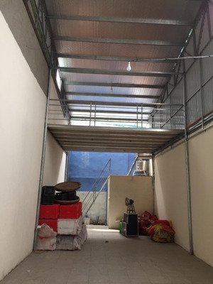 cho thuê nhà tại chợ đầu mối hoa quả phường đông hương, điện nước đầy đủ, đường lớn thuê lâu dài
