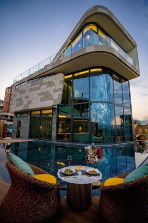 biệt thự 3 tầng full nội thất mặt sông cổ cò mát mẻ, sát biển mỹ khê có kênh sinh thái bao quanh