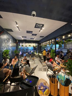 cần cho thuê mặt bằng làm cafe hoặc các mô hình khác , mặt tiền ngã 3 quang trung
