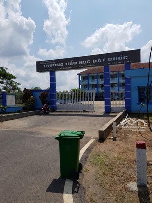 kẹt tiền cần bán đất nền thổ cư sỗ sẵn view hồ đá bàn bắc tân uyên bình dương