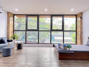 căn hộ dịch vụ có ban công full nt mới tinh ngay trung tâm q8