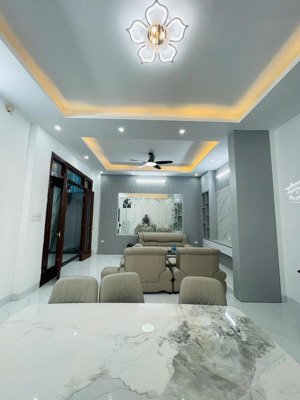 cực phẩm- gần phố cổ- nhà mới long lanh- full nội thất- phố huế-65m - 13tỷ 9