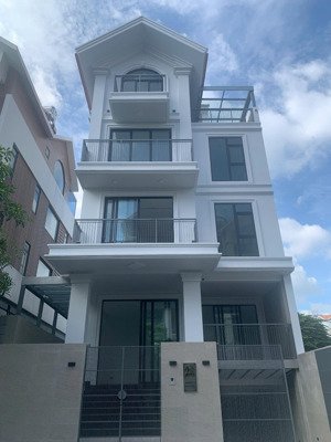 cho thuê biệt thự 200m2 ở him lam kênh tẻ, chỉ với 100 triệu/th nhà mới 100%
