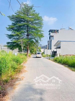 siêu phẩm duy nhất giá 1tỷ5/80m2.nằm trục đường dt824 bến lức.long an .sổ riêng.công chứng ngay