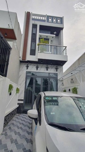 bán nhà lâu mới 100% có sân đậu oto nhà có phòng ngủ tầng trệt giá rẻ chính chủ