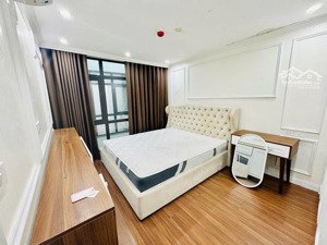 cho thuê căn 2 ngủ 1 khách ở mặt phố bà triệu,hoàn kiếm. full nội thất như hình.