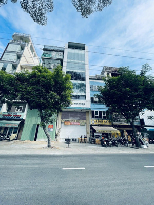 cho thuê toà nhà mặt tiền đường hùng vương quận 5 8x20m hầm 7 lầu