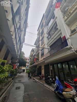 Chính chủ cần bán gấp căn nhà phân lô Trung Kính - Mạc Thái Tổ, Yên Hòa, Cầu Giấy. Diện tích 50/55 m, mặt tiền hơn 4 m, xây 5 tầng giá 22,5 tỷ