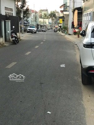 trung tâm tp cách quảng trường chỉ 5p đi bộ, 132m2 ngang gần 5m vuông hxh tới nhà 2 tầng 2.x tỷ
