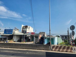 bán gấp 2 căn nhà mặt tiền ql22, gần cổng chào tây ninh