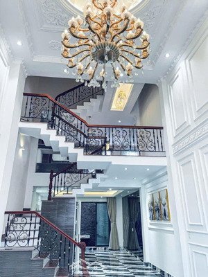 nhà thiết kế hiện đại _xe hơi ngủ trong nhà_ trệt lửng,3lau_ 65m2 -chỉ 9 tỷ- tặng full nội thất