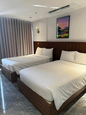 cần bán khách sạn 7 tầng, 41 phòng, 2 sao đang kinh doanh tại trung tâm tp. quy nhơn