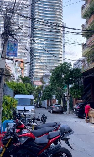 nhà cấp 4 hai mặt tiền cách biển 500m trung tâm phố tây