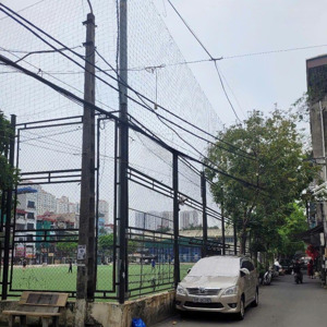 nhà mặt ngõ thông, ô tô 8.4 tỷ, dt sổ 31.8m2, nhà cấp 4, trước nhà 5m, gần sân bóng cầu đơ, hà đông