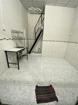 chỉ 5 triệu, cho thuê nhà nguyên căn 2 tầng, điện nước giá gốc hẻm 3,5m phường 10 tân bình, hẻm
