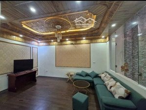 nhà nguyễn du vị trí đẹp , 2 mặt tiền.
