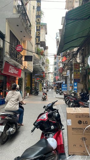 cho thuê mặt bằng kinh doanh mới cứng mặt đường, ôtô đỗ cửa vừa hoàn thiện tại 105 doãn kế thiện