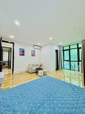 cho thuê phòng trọ tầng 3 phố thịnh hào 1 phòng có điều hòa nóng lạnh máy giặt đầy đủ giá 3.9 triệu