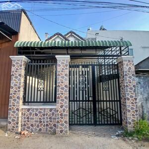 Nhà rộng 2 phòng gần chợ Bà Bộ