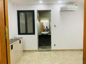 bên mình còn trống 1 phòng tại thủ đức (quận 9), gần ngay trường đh fpt, nguyễn tất thành, gtvt