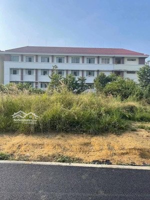 hàng ngộp 102m2 giá 500trieu mặt tiền đường số 6 phía sau trường tiểu học uyên hưng b tân uyên