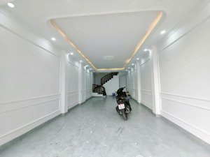 chính chủ bán nhà 5 tầng trung tâm thanh trì,gara ô tô kinh doanh,bên cạnh các dự án hạ tầng lớn