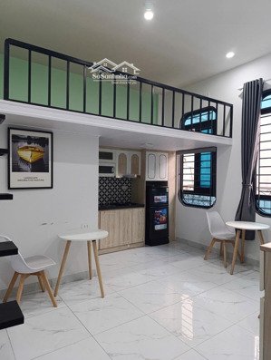 toà ccmn cầu diễn 7 tầng thang máy. tổng 28 phòng rộng, full đồ. ôtô 7 chỗ vào nhà mặt tiền bề thế