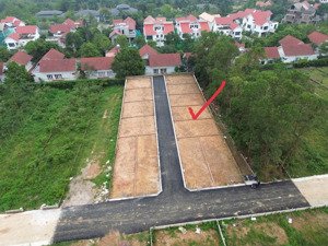 cần bán lô đất gần đường cao tốc láng hòa lạc và ga đường sắt metro số 5 sát khu đô thị xanh villas