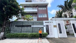 bán căn góc mặt tiền đường 16m, full thổ cư 485m2, hiện đại, hồ cá koi nhật bản, có khu làm hồ bơi